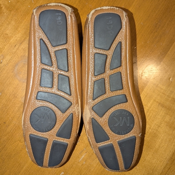 Michael Kors Camel Brown Leather Flats Loafers Gold Accent Hardware Women's 6.5 - Picture 4 of 8